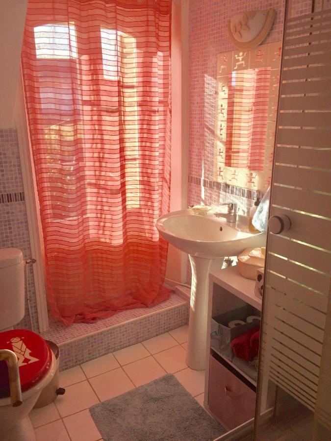 Chambres Chez L'Habitant Et Table D'Hotes Crocq "Le Vieil Hotel" Bagian luar foto