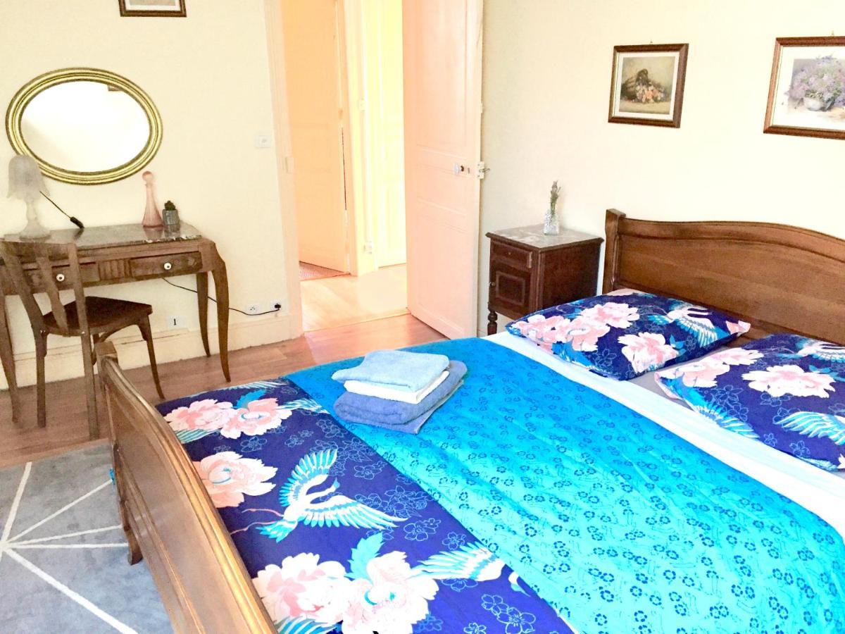Chambres Chez L'Habitant Et Table D'Hotes Crocq "Le Vieil Hotel" Bagian luar foto