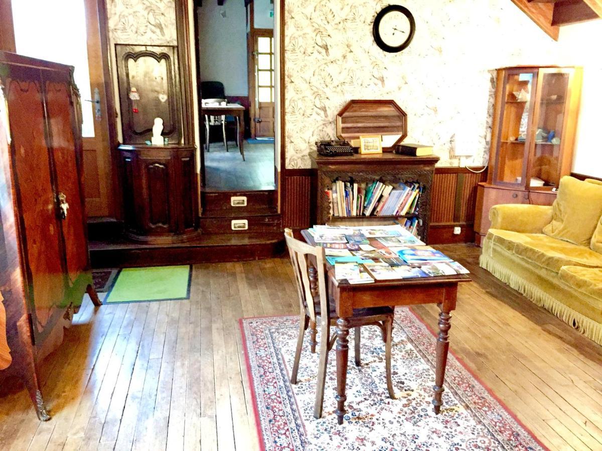 Chambres Chez L'Habitant Et Table D'Hotes Crocq "Le Vieil Hotel" Bagian luar foto
