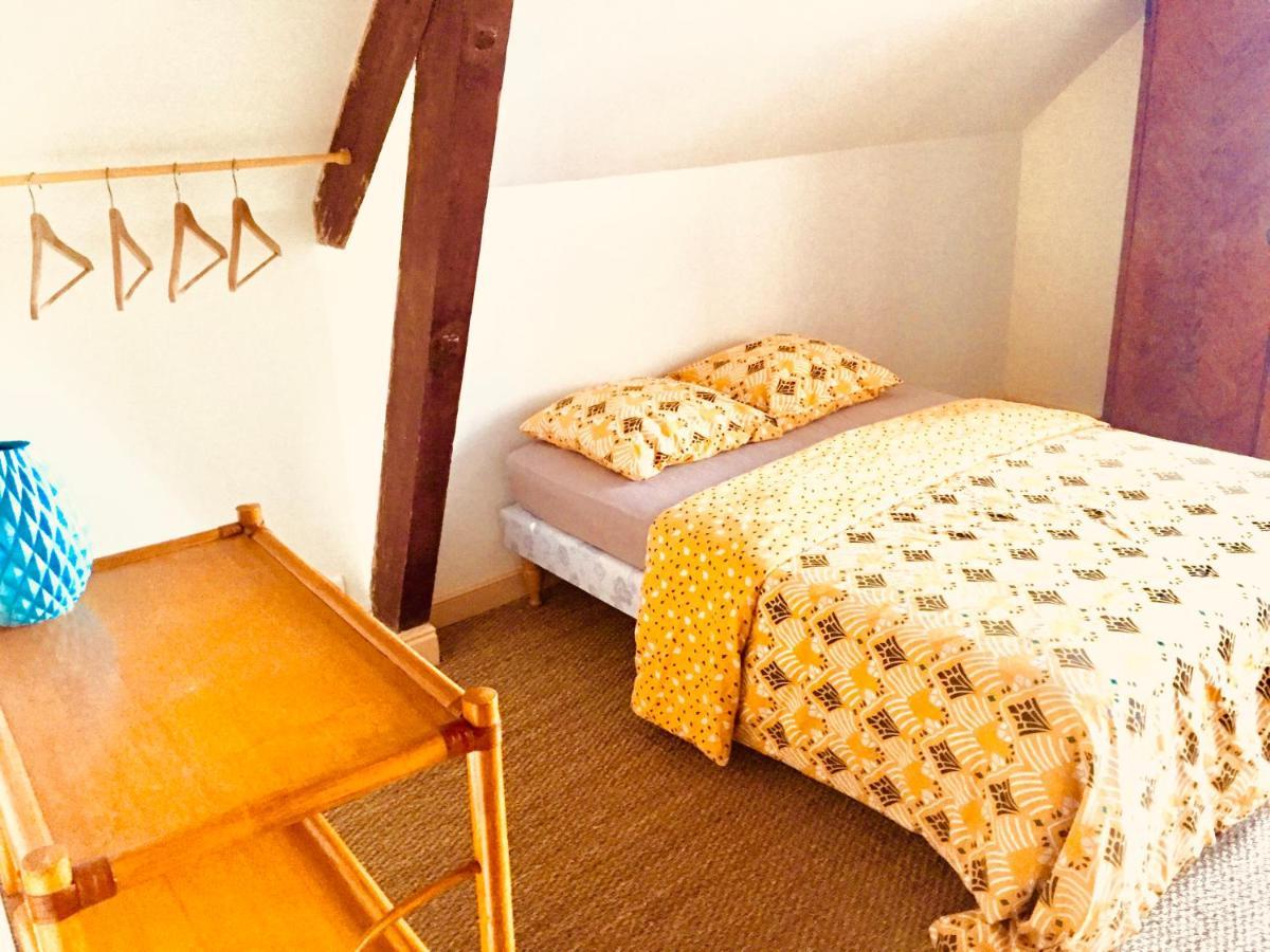 Chambres Chez L'Habitant Et Table D'Hotes Crocq "Le Vieil Hotel" Bagian luar foto